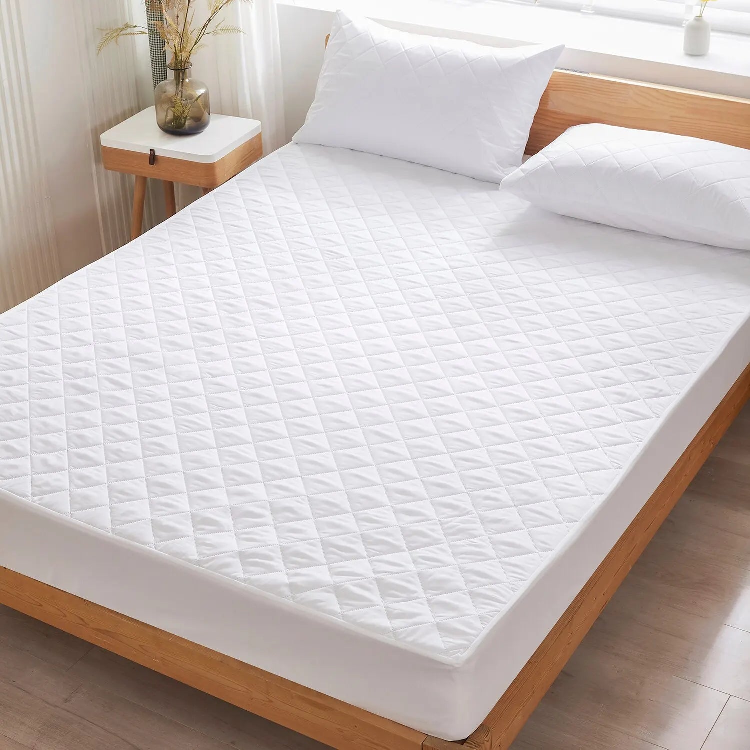 Breathable Waterproof Mattress Protector with Deep Pockets​